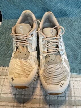 Women’s On Cloud 6 Waterproof Beige/White Running Sneakers